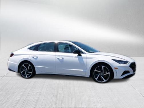 White 2022 Hyundai SONATA SEL Plus