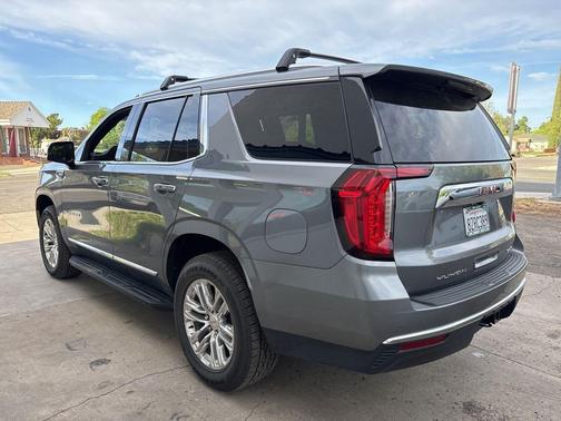 Satin Steel Metallic 2022 GMC Yukon SLT