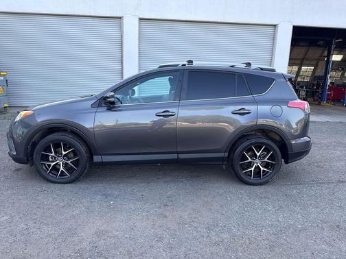 Magnetic Gray Metallic 2016 Toyota RAV4 SE