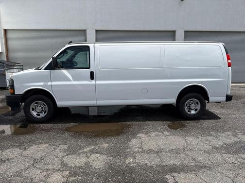 Summit White 2022 Chevrolet Express 2500 Work Van