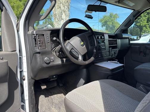 Summit White 2022 Chevrolet Express 2500 Work Van