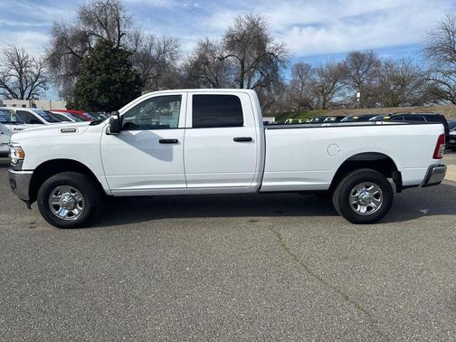 2023 RAM 2500 Tradesman Crew Cab 4x4 8' Box