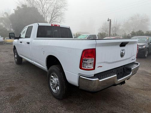 2023 RAM 2500 Tradesman Crew Cab 4x4 8' Box