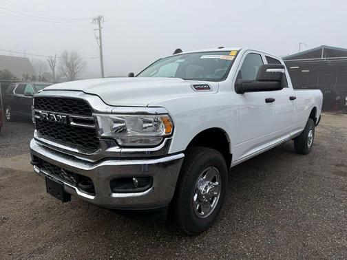 2023 RAM 2500 Tradesman Crew Cab 4x4 8' Box