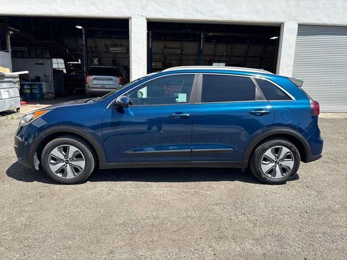 Deep Cerulean 2019 Kia Niro LX
