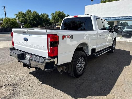Oxford White 2024 Ford F-250 Lariat