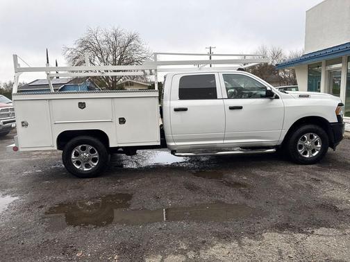 2022 RAM 2500 Tradesman Crew Cab 4x2 8' Box