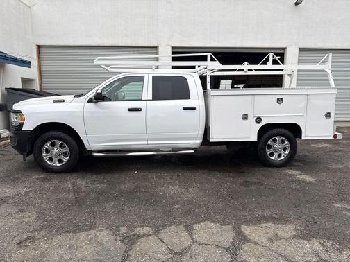 2022 RAM 2500 Tradesman Crew Cab 4x2 8' Box
