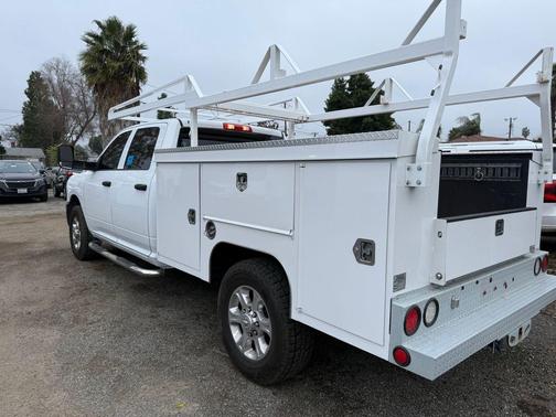 2022 RAM 2500 Tradesman Crew Cab 4x2 8' Box