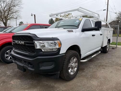 2022 RAM 2500 Tradesman Crew Cab 4x2 8' Box