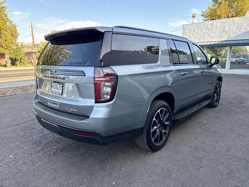 2024 Chevrolet Suburban RST