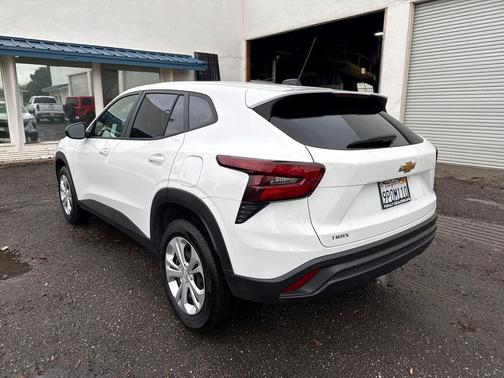 2024 Chevrolet Trax LS