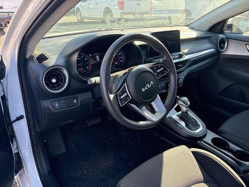 Snow White Pearl 2023 Kia Forte LXS