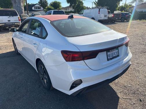 Snow White Pearl 2023 Kia Forte LXS