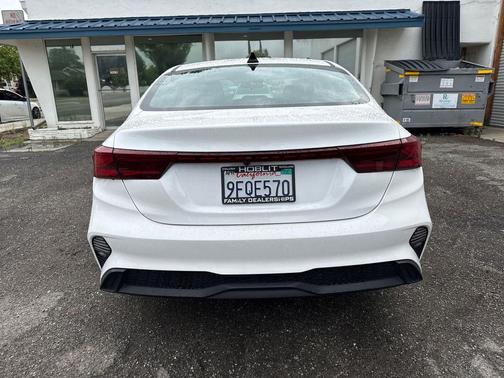 Snow White Pearl 2023 Kia Forte LXS