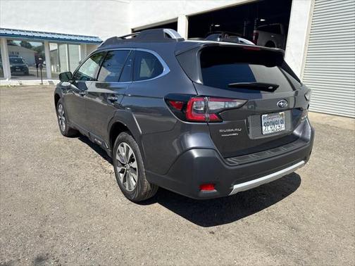 2025 Subaru Outback Touring XT