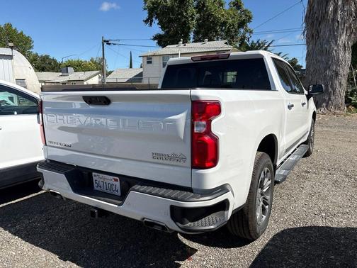 Iridescent Pearl Tricoat 2025 Chevrolet Silverado 1500 High Country