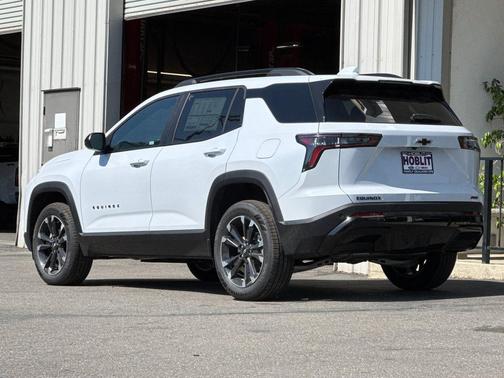 Polar White Tricoat 2026 Chevrolet Equinox FWD RS