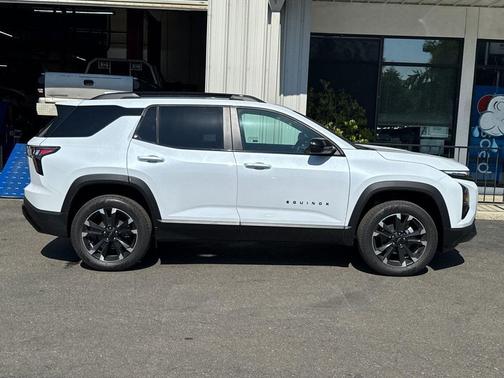 Polar White Tricoat 2026 Chevrolet Equinox FWD RS