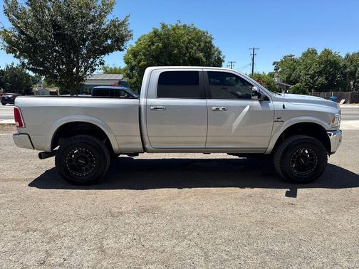 Bright Silver Metallic Clearcoat 2017 RAM 2500 Laramie Crew Cab 4x4 6'4' Box