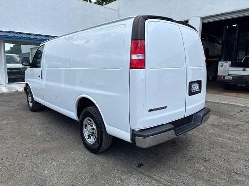Summit White 2022 Chevrolet Express 2500 Work Van