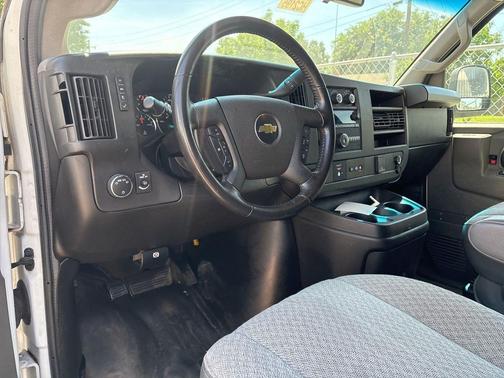Summit White 2022 Chevrolet Express 2500 Work Van