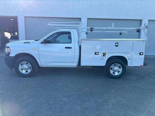 Bright White Clearcoat 2022 RAM 2500 Tradesman Regular Cab 4x2 8' Box