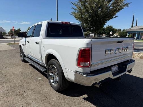 2017 RAM 1500 Limited Crew Cab 4x4 5'7' Box