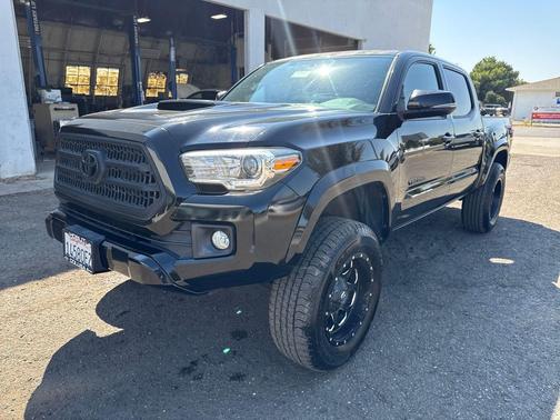 2017 Toyota Tacoma TRD Sport