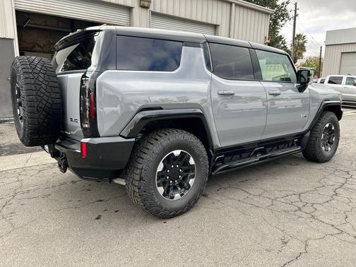 2025 GMC HUMMER EV SUV 2X