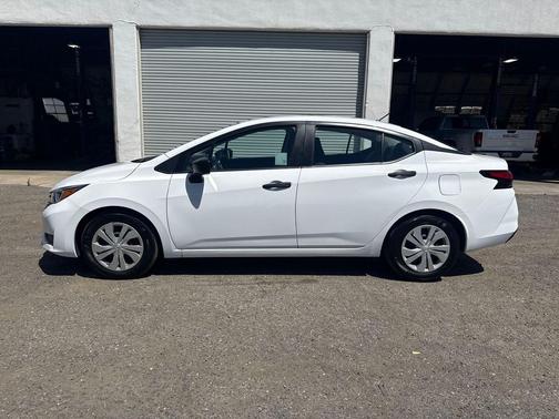 Fresh Powder 2023 Nissan Versa 1.6 S