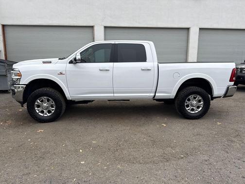 2022 RAM 2500 Laramie Crew Cab 4x4 6'4' Box