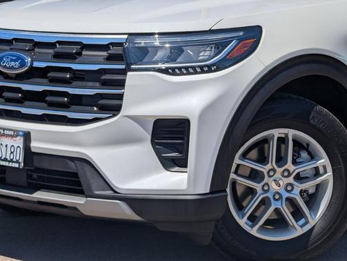 Star White 2025 Ford Explorer Active
