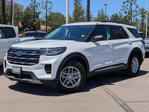 Star White 2025 Ford Explorer Active