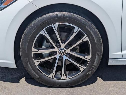 Pure White 2023 Volkswagen Jetta 1.5T Sport