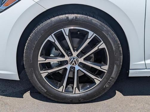Pure White 2023 Volkswagen Jetta 1.5T Sport
