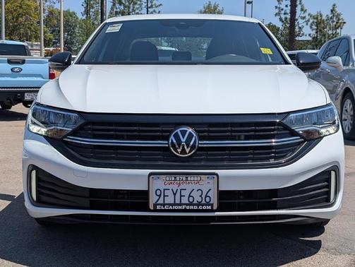 Pure White 2023 Volkswagen Jetta 1.5T Sport