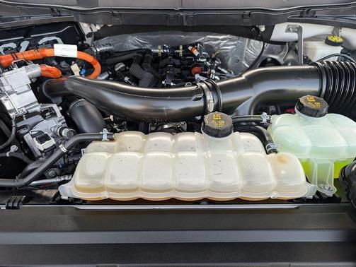 Oxford White 2024 Ford F-150 XLT