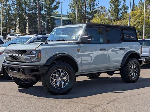 Cactus Green / Gray 2022 Ford Bronco Badlands