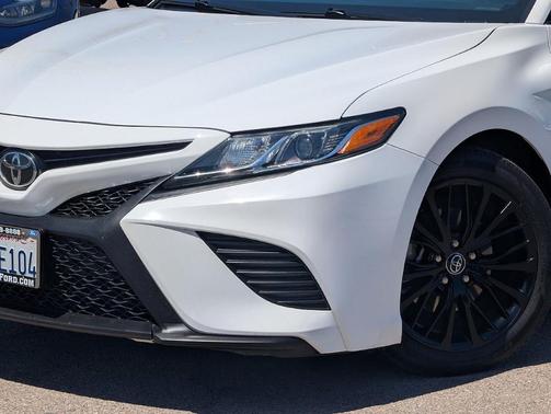 Super White 2020 Toyota Camry SE Nightshade