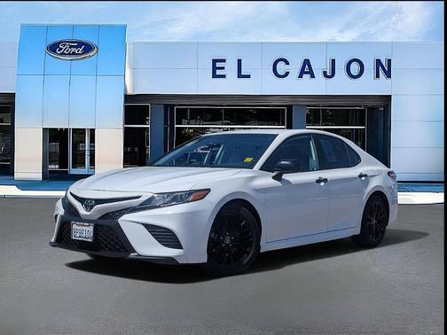 Super White 2020 Toyota Camry SE Nightshade