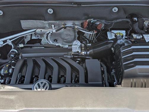 Platinum Gray Metallic 2019 Volkswagen Atlas 3.6L SEL