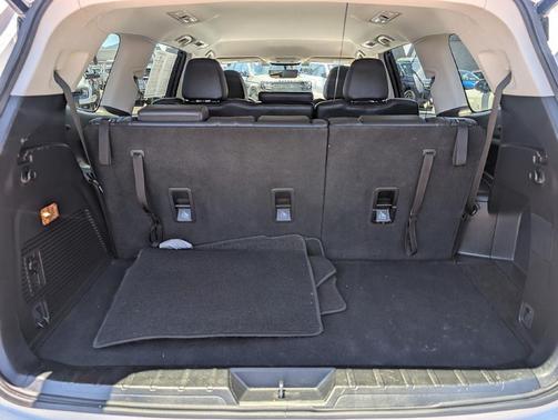 Crystal White Pearl 2020 Subaru Ascent Limited 8-Passenger