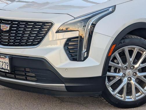 Crystal White Tri-Coat 2019 Cadillac XT4 Premium Luxury