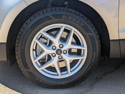 Iconic Silver Metallic 2024 Ford Edge SEL