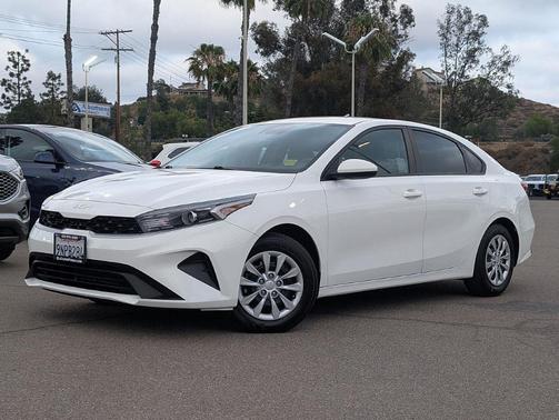 Clear White 2024 Kia Forte LX