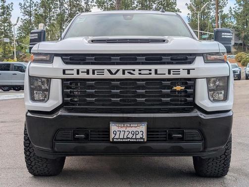 Summit White 2023 Chevrolet Silverado 2500 Custom