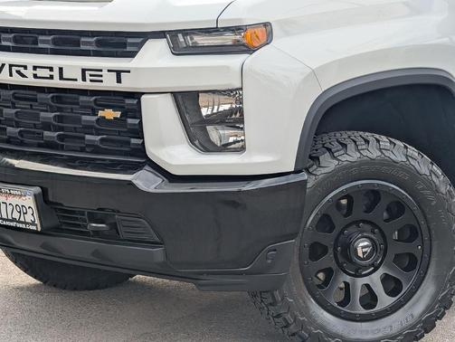 Summit White 2023 Chevrolet Silverado 2500 Custom