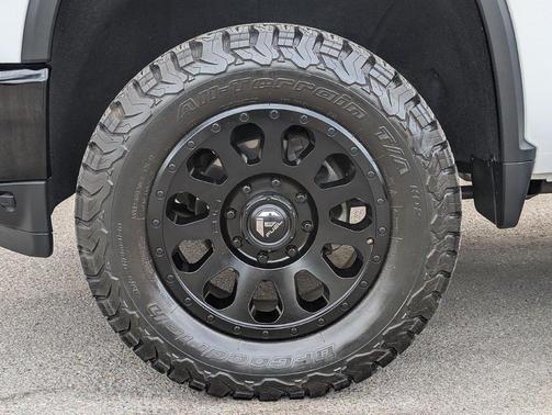 Summit White 2023 Chevrolet Silverado 2500 Custom