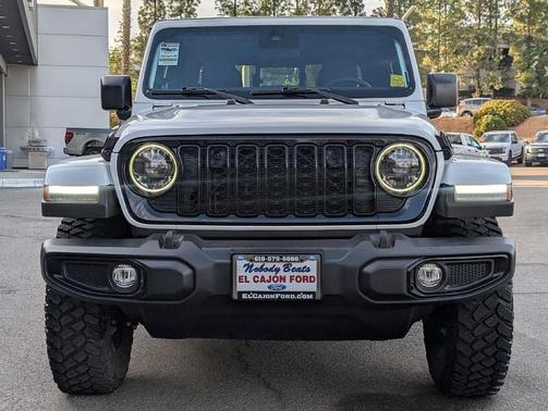 Bright White Clearcoat 2024 Jeep Gladiator Sport